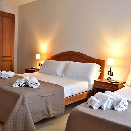 Hotel Futuro อาแวร์ซา ภายนอก รูปภาพ