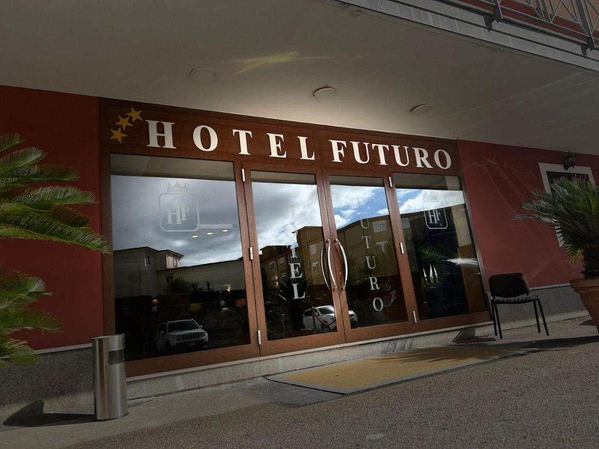 Hotel Futuro อาแวร์ซา ภายนอก รูปภาพ