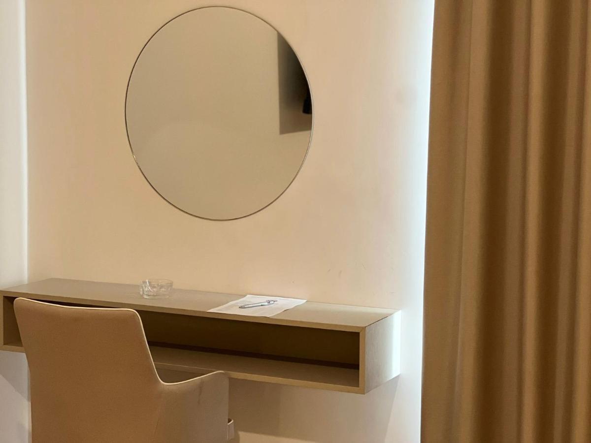 Hotel Futuro อาแวร์ซา ภายนอก รูปภาพ