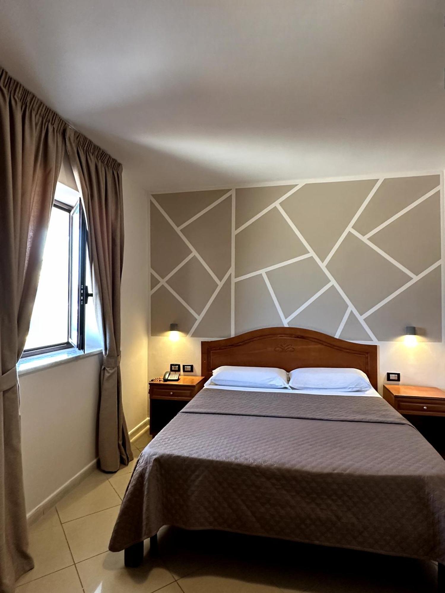 Hotel Futuro อาแวร์ซา ภายนอก รูปภาพ