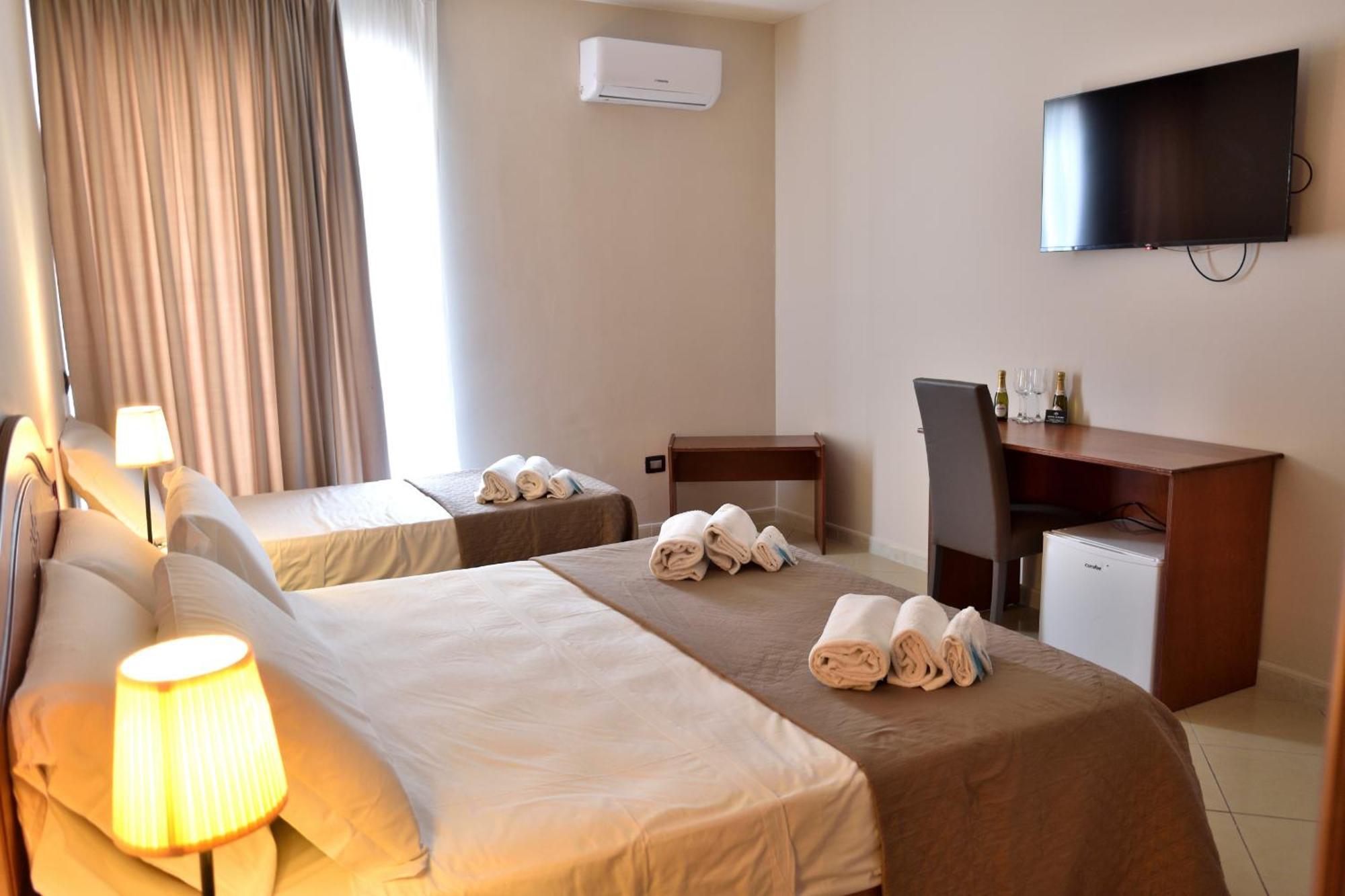 Hotel Futuro อาแวร์ซา ภายนอก รูปภาพ